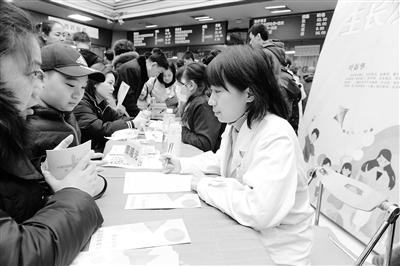 蘭州大學(xué)第一醫(yī)院舉行“新年！新高度！”兒童保健義診活動(dòng)