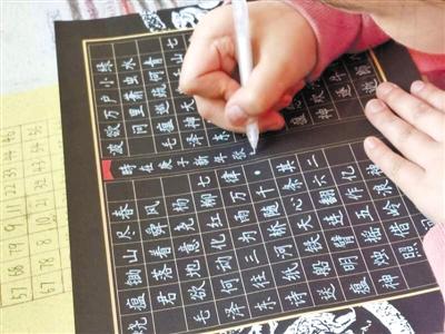 驚艷！9歲小女娃手寫“印刷體”字帖