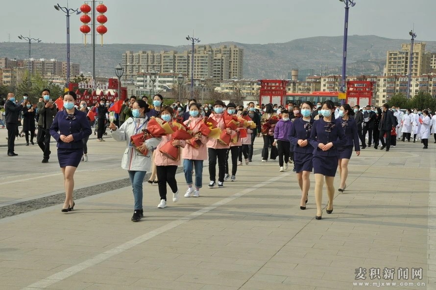 不辱使命 英雄凱旋！麥積區(qū)馳援武漢5名醫(yī)務(wù)人員回家了