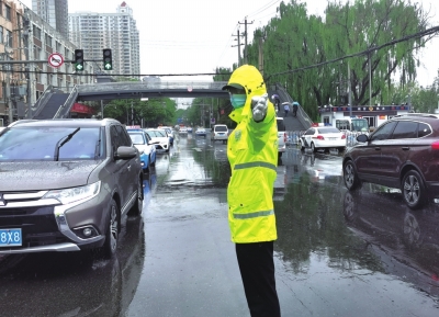 雨情急！多部門聯(lián)動疏通保暢