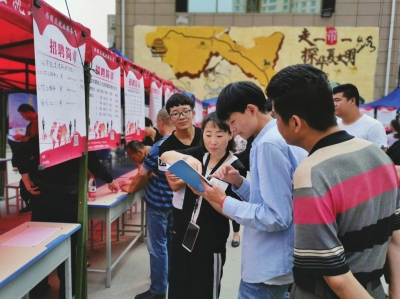 甘肅省人社廳多措并舉促高校畢業(yè)生就業(yè) 舉辦51場線上招聘會