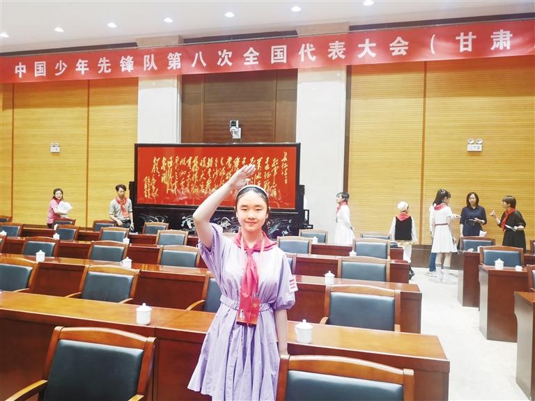 代表蘭州少先隊(duì)員參加全國少代會(huì)——這個(gè)小姑娘，攢勁！