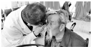 致敬時(shí)代楷?！瓣P(guān)愛八步沙林場大漠治沙人眼健康公益行動”啟動