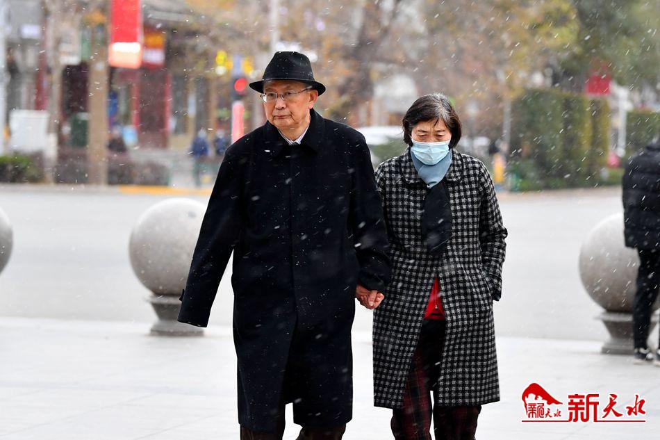 初雪來了！一起在天水街頭，共赴“白頭”！