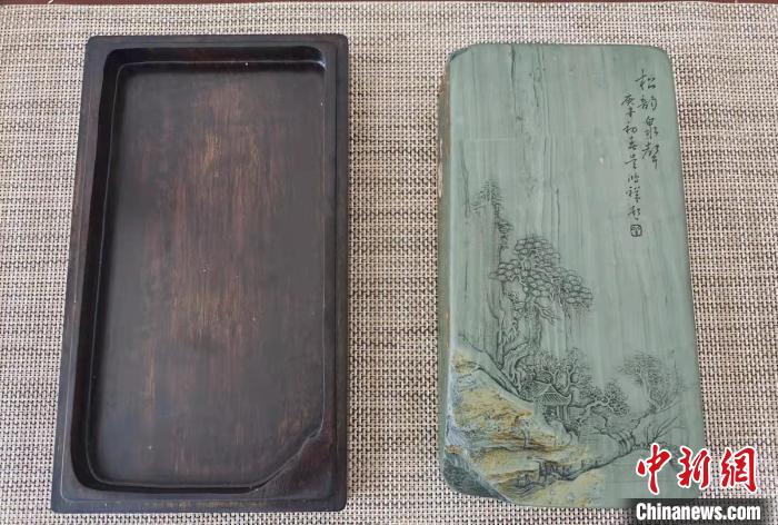 圖為盧保勝為提升洮硯文化內(nèi)涵，制作“一硯一銘、一盒一拓”成品展示?！堟?攝