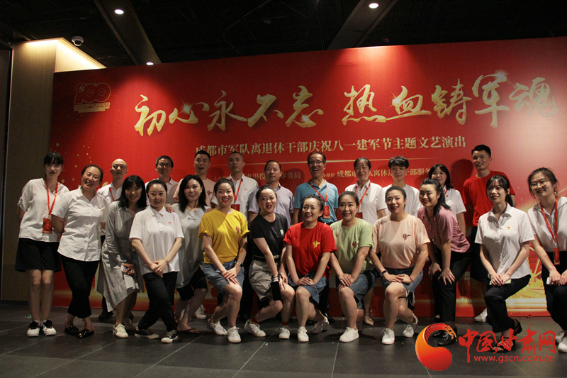 【蘭大新聞學(xué)子重走西北角】不變的軍旅情，不滅的舞臺(tái)夢(mèng)——記原成都軍區(qū)政治部戰(zhàn)旗文工團(tuán)國(guó)家一級(jí)演員楊思遠(yuǎn)