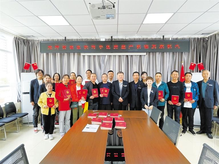 蘭州廣武門街道光輝村社區(qū) 91戶居民終于拿到了房產(chǎn)證！