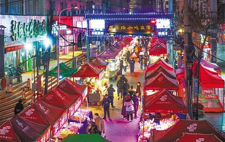 蘭州市城關(guān)區(qū)正寧路小吃夜市、南關(guān)民族風(fēng)味一條街恢復(fù)營(yíng)業(yè)