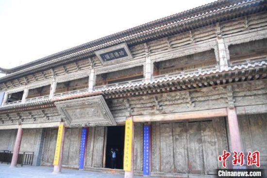 圖為張掖大佛寺建筑外圍?！钇G敏 攝