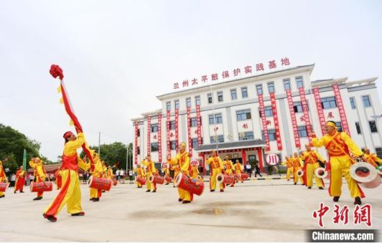 2021年6月30日，蘭州太平鼓教育保護(hù)實(shí)踐基地啟動(dòng)儀式在蘭州新區(qū)舉行。(資料圖) 高展 攝