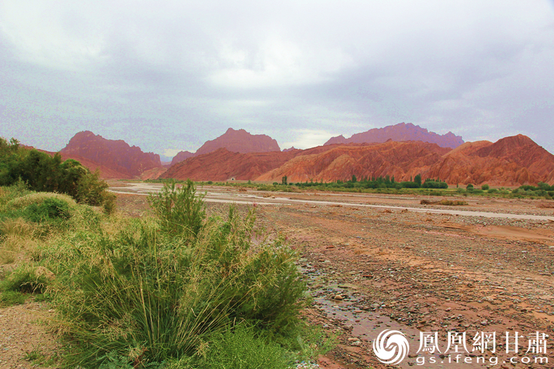庫車銅廠河沿途，曾經(jīng)的絲路古道。楊文遠 攝