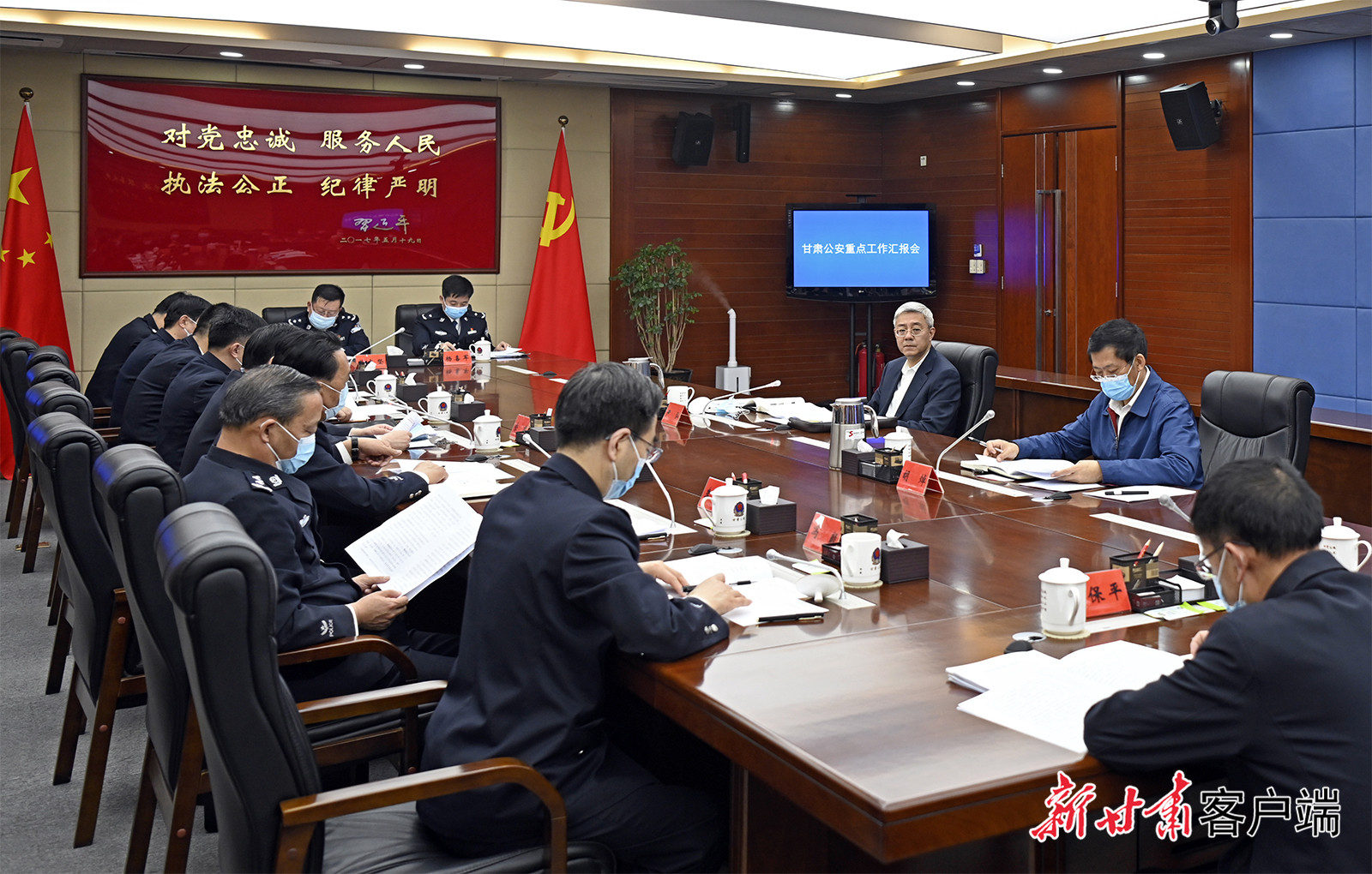【甘快看】尹弘在甘肅省公安廳調(diào)研時(shí)強(qiáng)調(diào)：堅(jiān)持政治建警鍛造公安鐵軍，全力以赴防風(fēng)險(xiǎn)保安全護(hù)穩(wěn)定