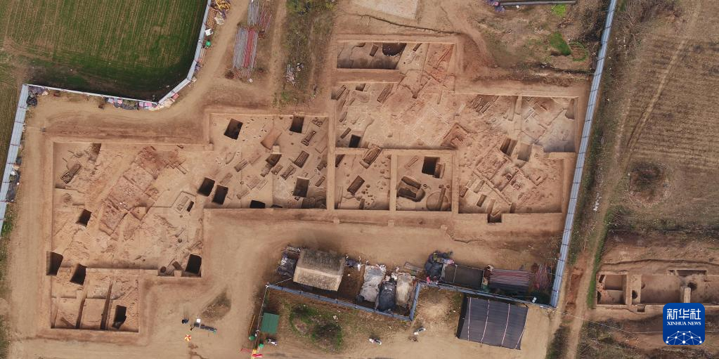 河南南陽市黃山新石器時代遺址山頂臺探方（資料圖）。
