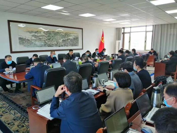 10月17日，金昌市紀(jì)委召開常委會(huì)（擴(kuò)大）會(huì)議，專題學(xué)習(xí)交流習(xí)近平總書記代表第十九屆中央委員會(huì)向黨的二十大所作的報(bào)告，研究學(xué)習(xí)宣傳貫徹落實(shí)工作。.jpg