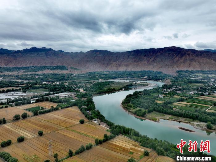 圖為黃河岸畔景色。(資料圖) 李玉峰 攝