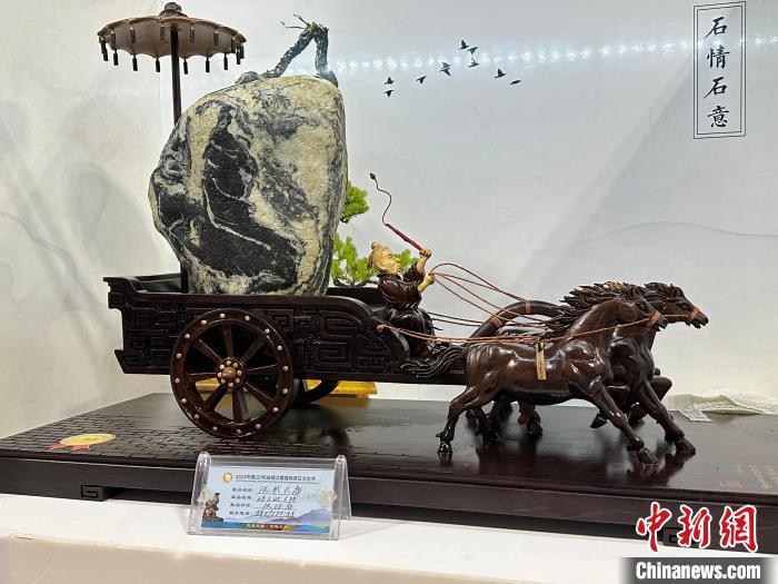 8月3日——7日，2023中國(蘭州)絲綢之路國際賞石文化節(jié)在甘肅國際會展中心舉行。圖為名為《漢武大帝》的黃河石。楊娜 攝</p><p>