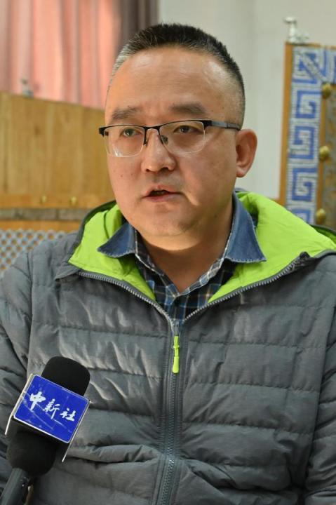謝焱，甘肅省文物考古研究所副研究館員、考古研究二部主任、田野考古項(xiàng)目負(fù)責(zé)人。主持參與了張家川馬家塬戰(zhàn)國(guó)西戎墓地、臨潭磨溝齊家文化墓地等20多項(xiàng)考古調(diào)查、發(fā)掘工作，曾獲得中國(guó)國(guó)家文物局田野考古二、三等獎(jiǎng)，“十二五”文物保護(hù)科學(xué)和技術(shù)創(chuàng)新二等獎(jiǎng)等榮譽(yù)。