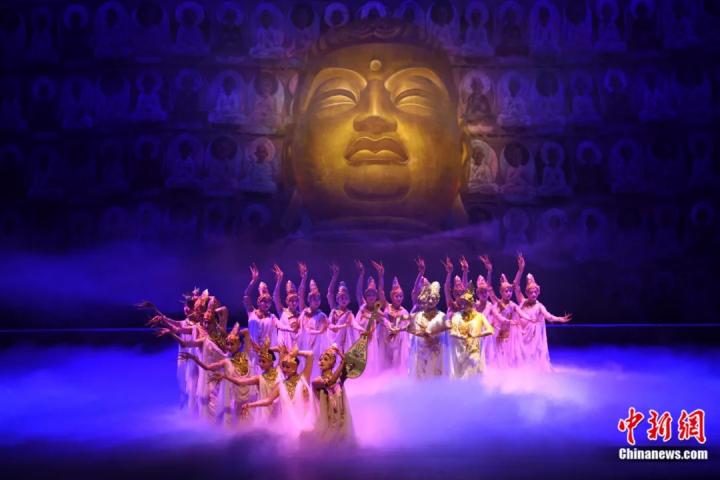 2024年2月23日晚，中國經(jīng)典舞劇《絲路花雨》在甘肅蘭州演出恭賀新春。李亞龍 攝