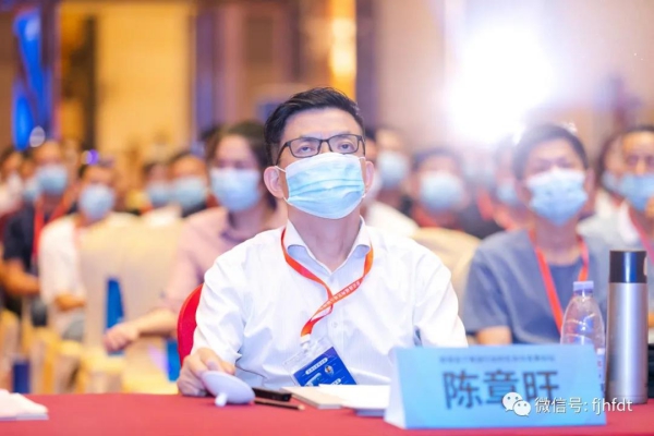 福建省政府發(fā)展研究中心特邀研究員、福州大學經(jīng)濟與管理學院碩士導師陳章旺教授 - 副本.jpg